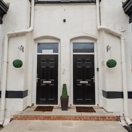 Legion House Four Apartment *